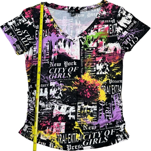 Love ❤️ size large paint splatter newspaper vneck curved hem short sleeve shirt - Picture 8 of 10